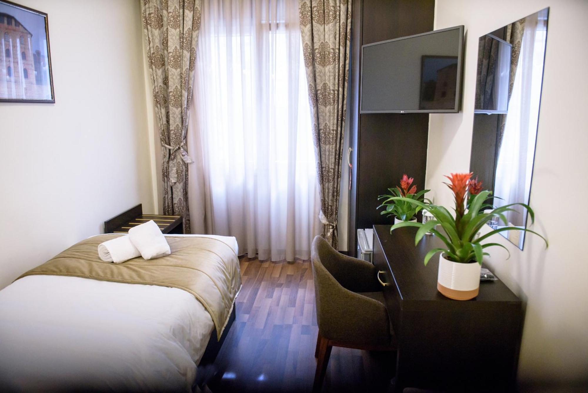 Hotel Padelidaki Tríkala エクステリア 写真